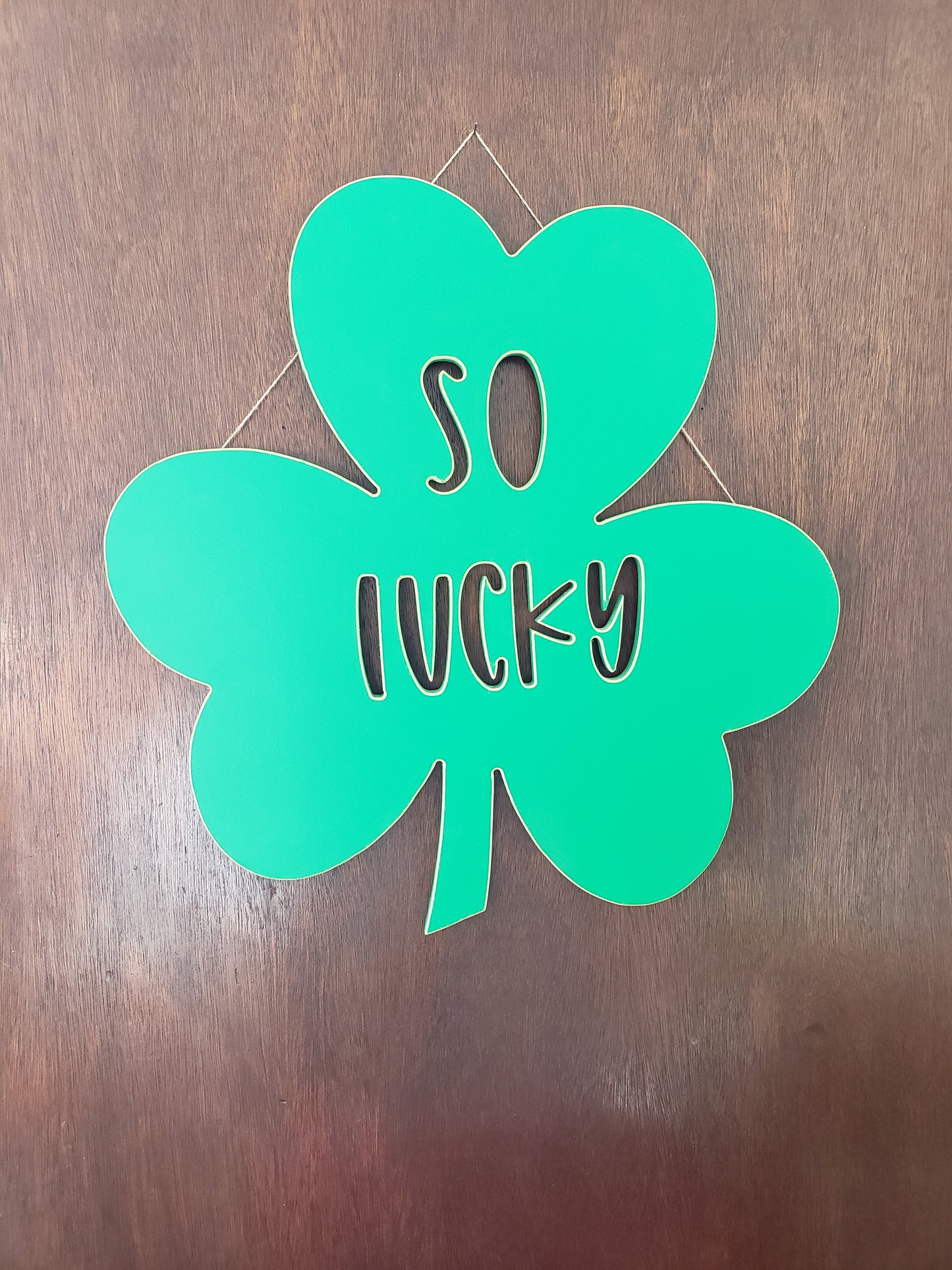 Emerald 'So Lucky' Shamrock Door Sign – Festive Irish Decor for St. Patrick's Day and All Year Round