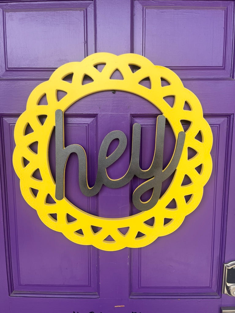 Contemporary 'Hey' Circular Door Hanger – Chic Silver Lettering on Vibrant Wooden Sign