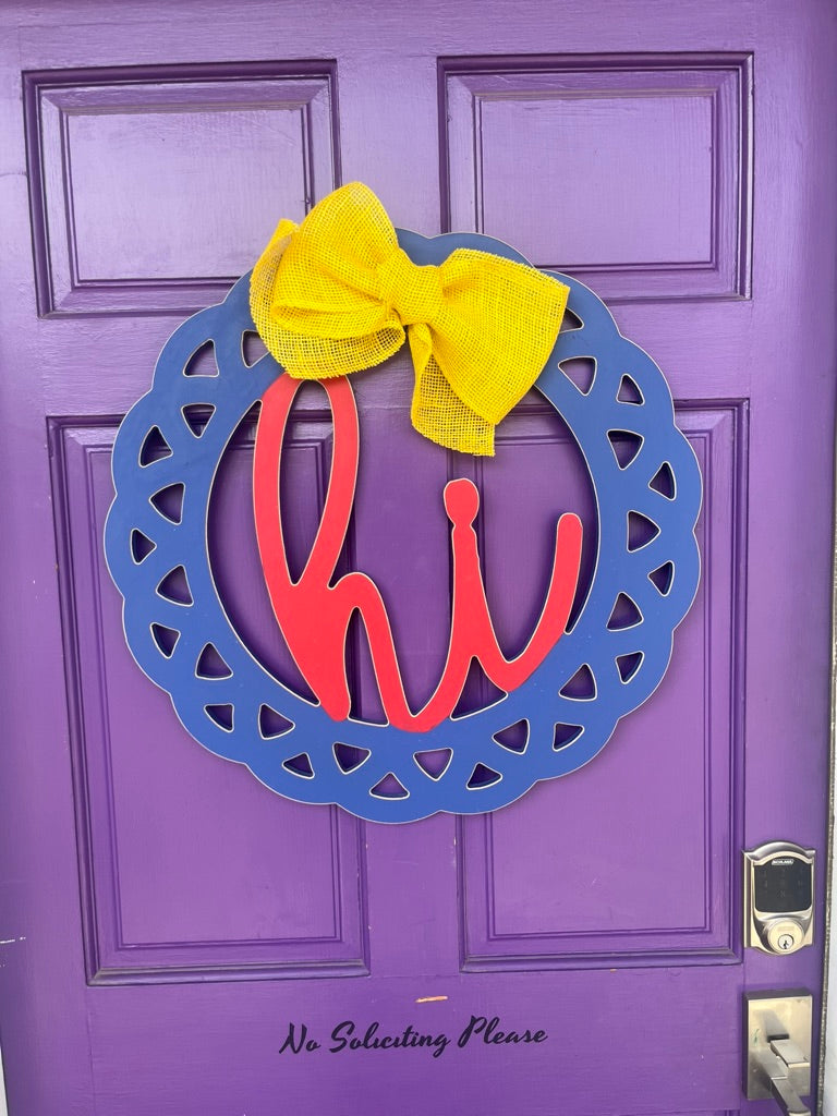 Chic 'Hi' Circular Wooden Door Hanger - Modern Home Greeting Wreath
