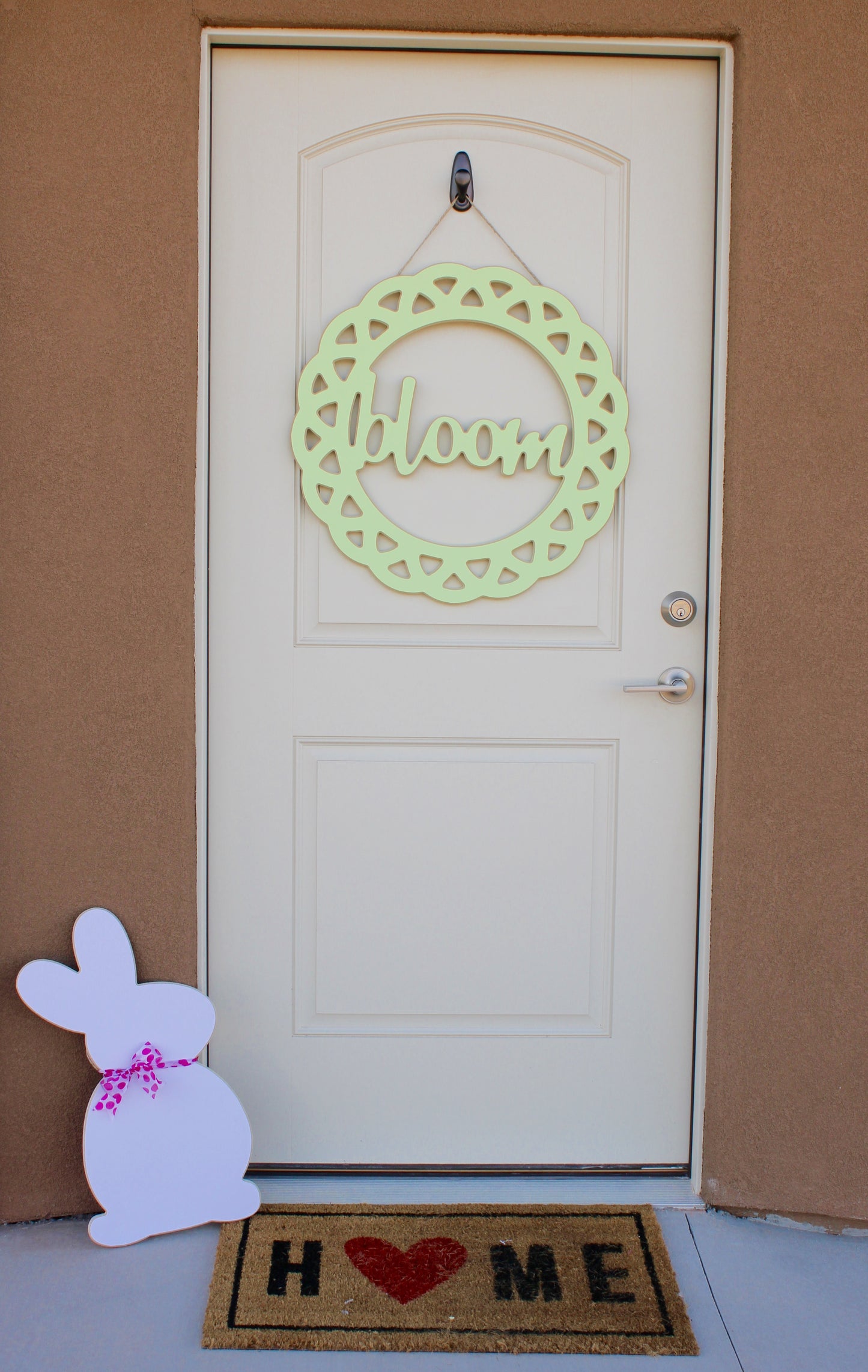 'Bloom' Circle Sign – 23.5" Floral-Inspired Welcome Door Decor for Spring and Summer