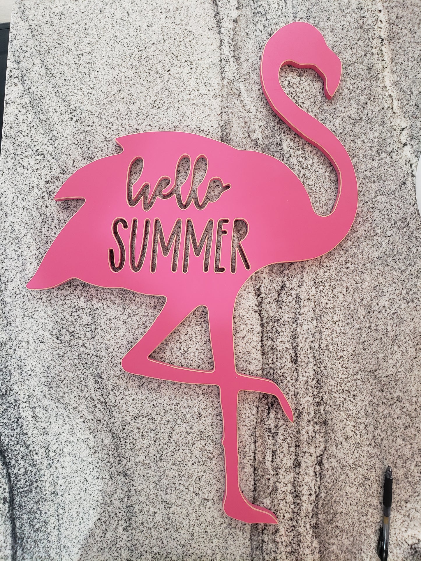 Tropical 'Hello Summer' Flamingo Sign – Vibrant Door Decor for Seasonal Celebrations