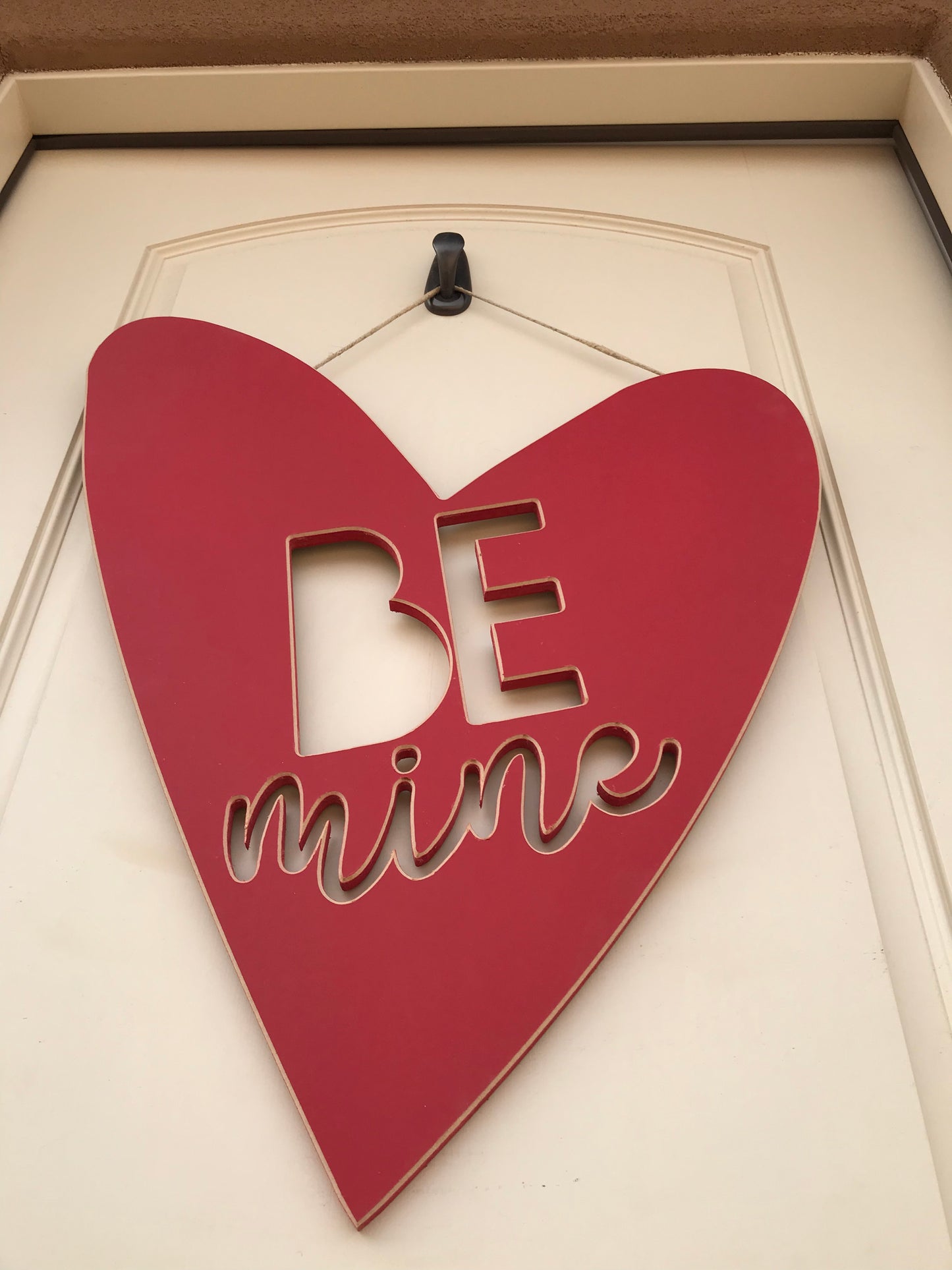 Romantic 'Be Mine' Heart Door Sign – Bold Red Valentine's Day Decor